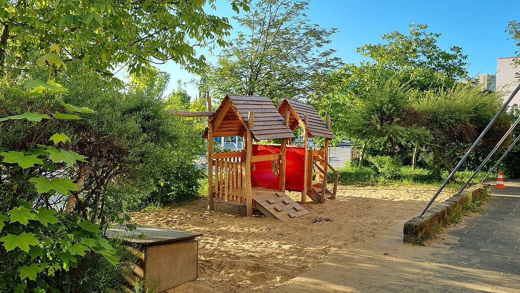 Garten_hinterer Bereich_Klettergerüst