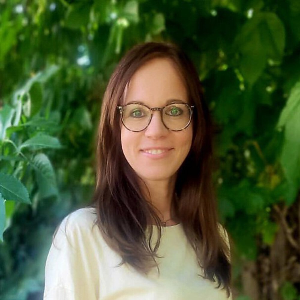 Christiane Montessori Kindergarten Tümplingstrasse Frau lange Haare Brille Christiane Montessori KIndergarten Tümplingstrasse Frau lange Haare Brille