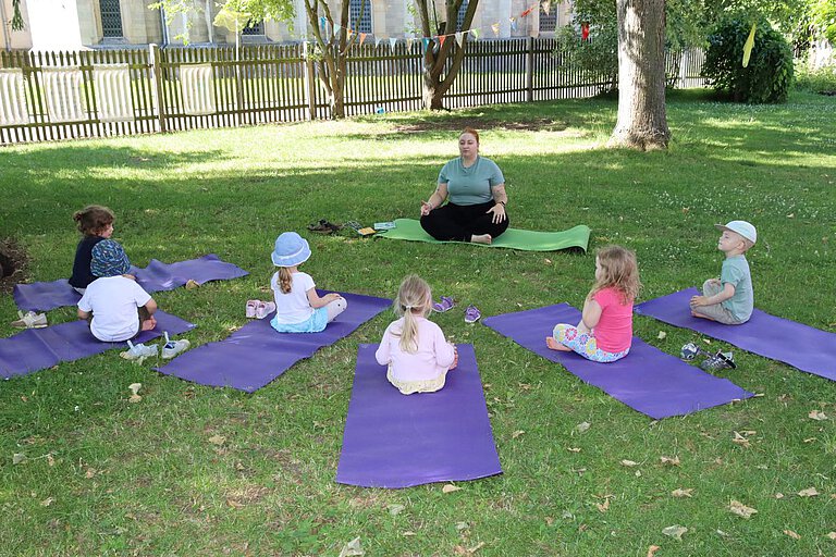 Yoga im Garten