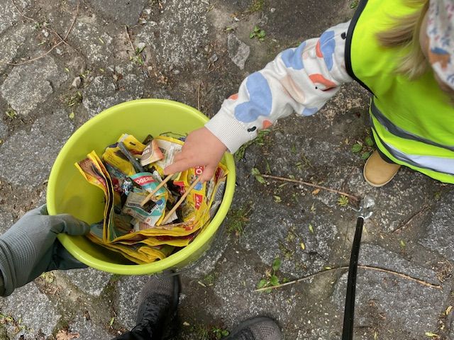 Clean up mit der Kita Hölderlinstraße
